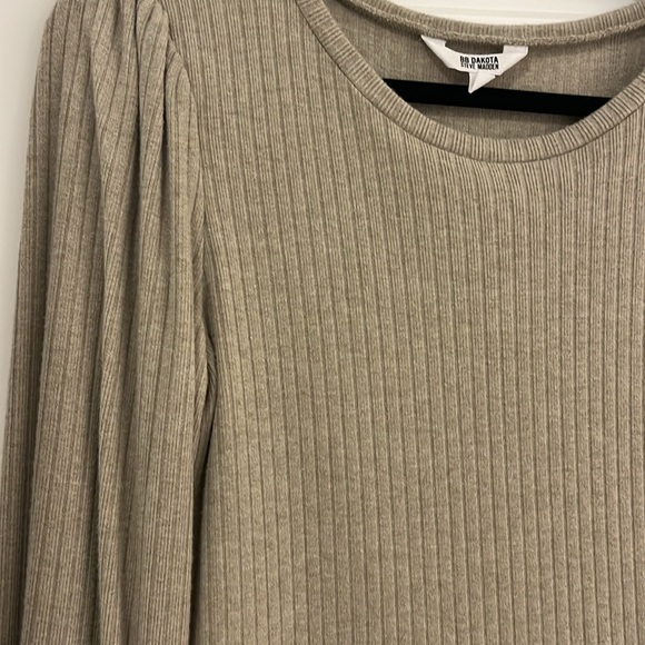 Tan knit dress - Picture 2 of 3